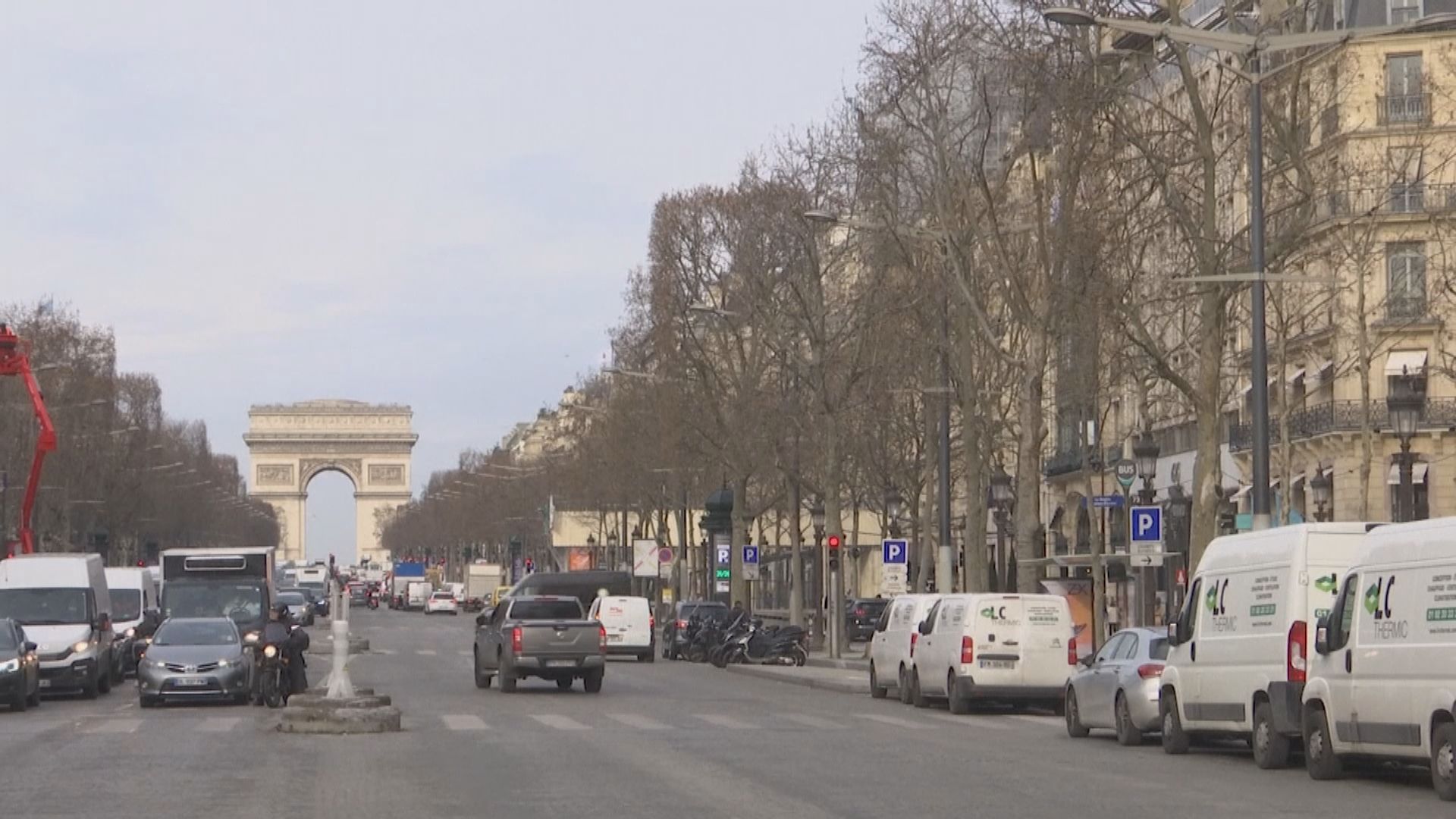 法國13名涉網上恐嚇被告上庭受審