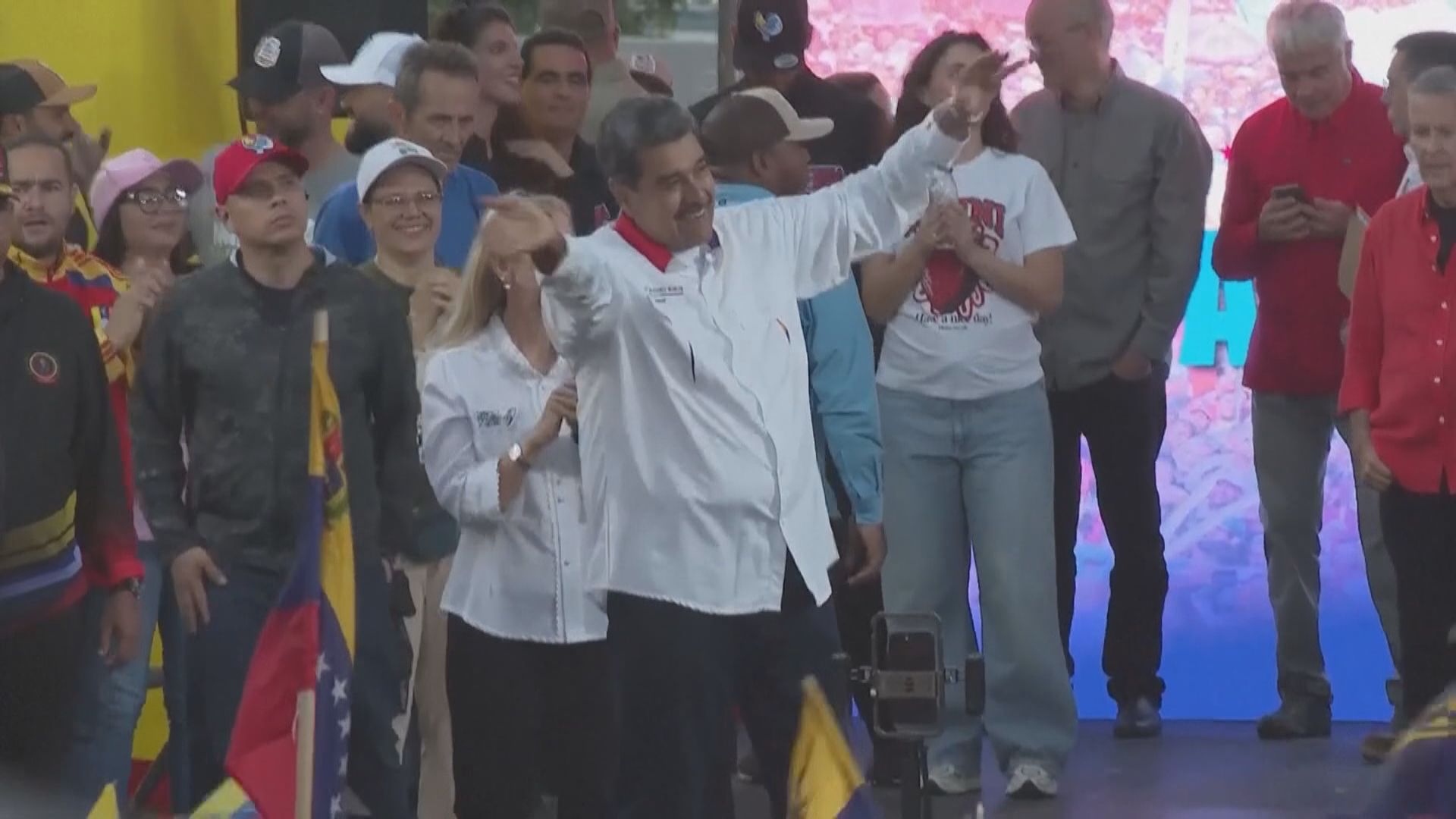 委內瑞拉反對派領袖匿藏多天後首度現身　馬杜羅揚言嚴懲示威者