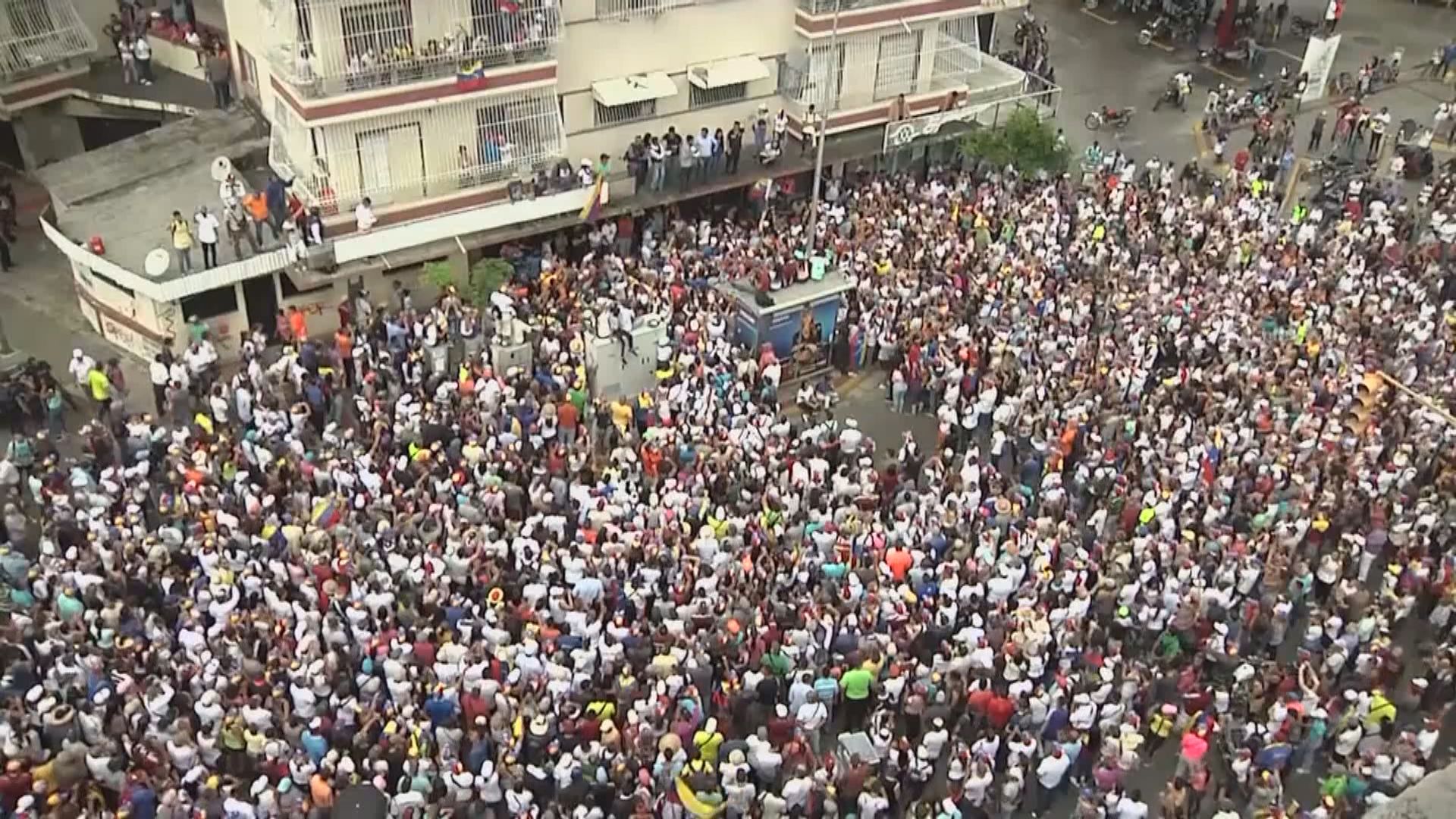 委內瑞拉分別有反政府及親馬杜羅集會