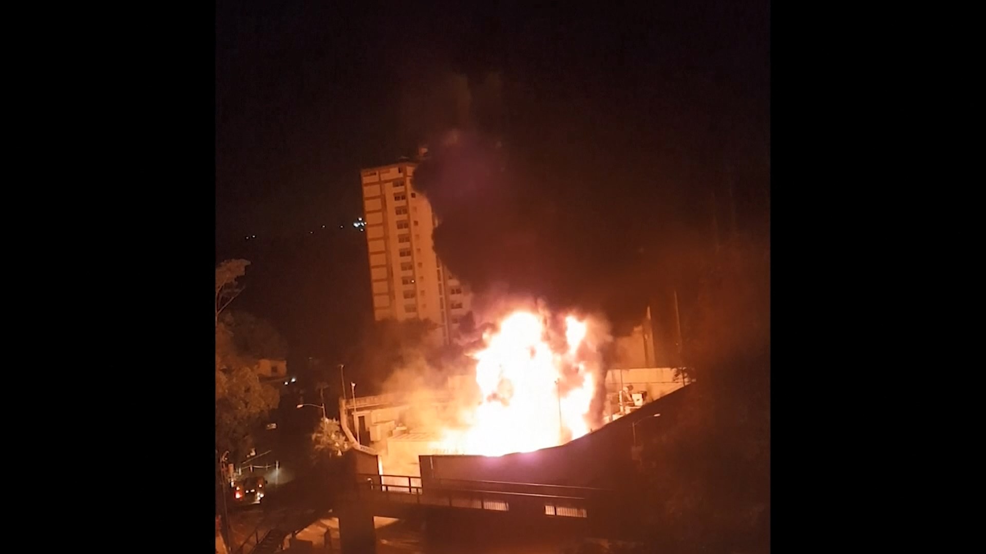 委內瑞拉有電力站爆炸引發大火