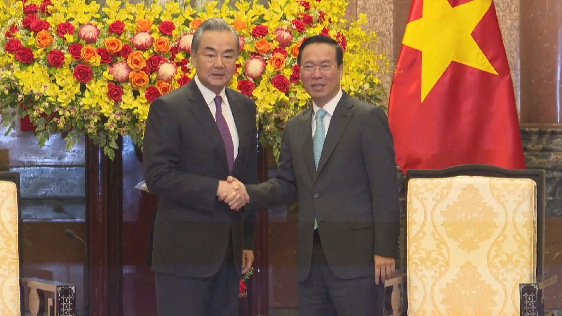 王毅訪問越南 兩國同意推進交通基建