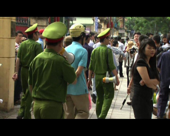 
越南軍警加強戒備驅趕示威民眾