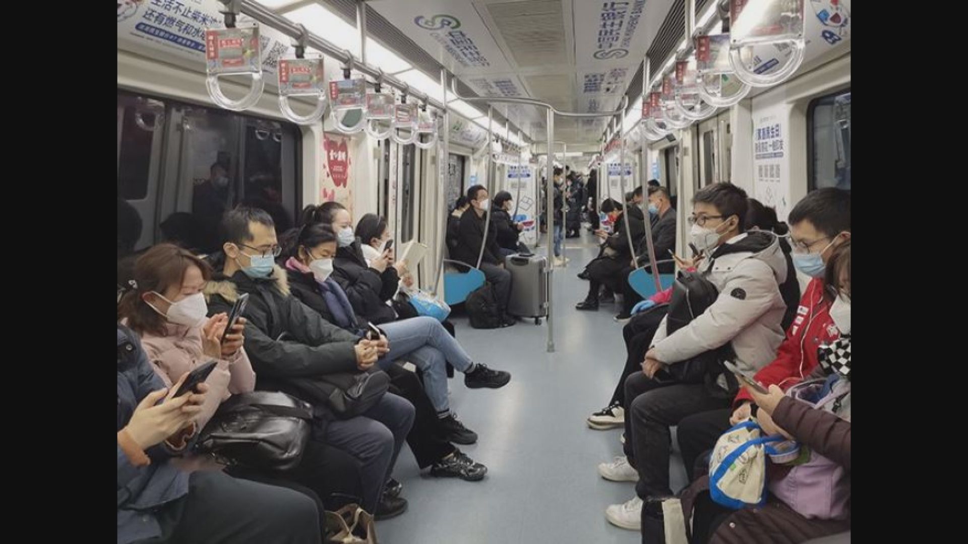 內地新冠本土個案回落至三萬以下　北京上海民眾乘公共交通毋須查驗核酸證明 