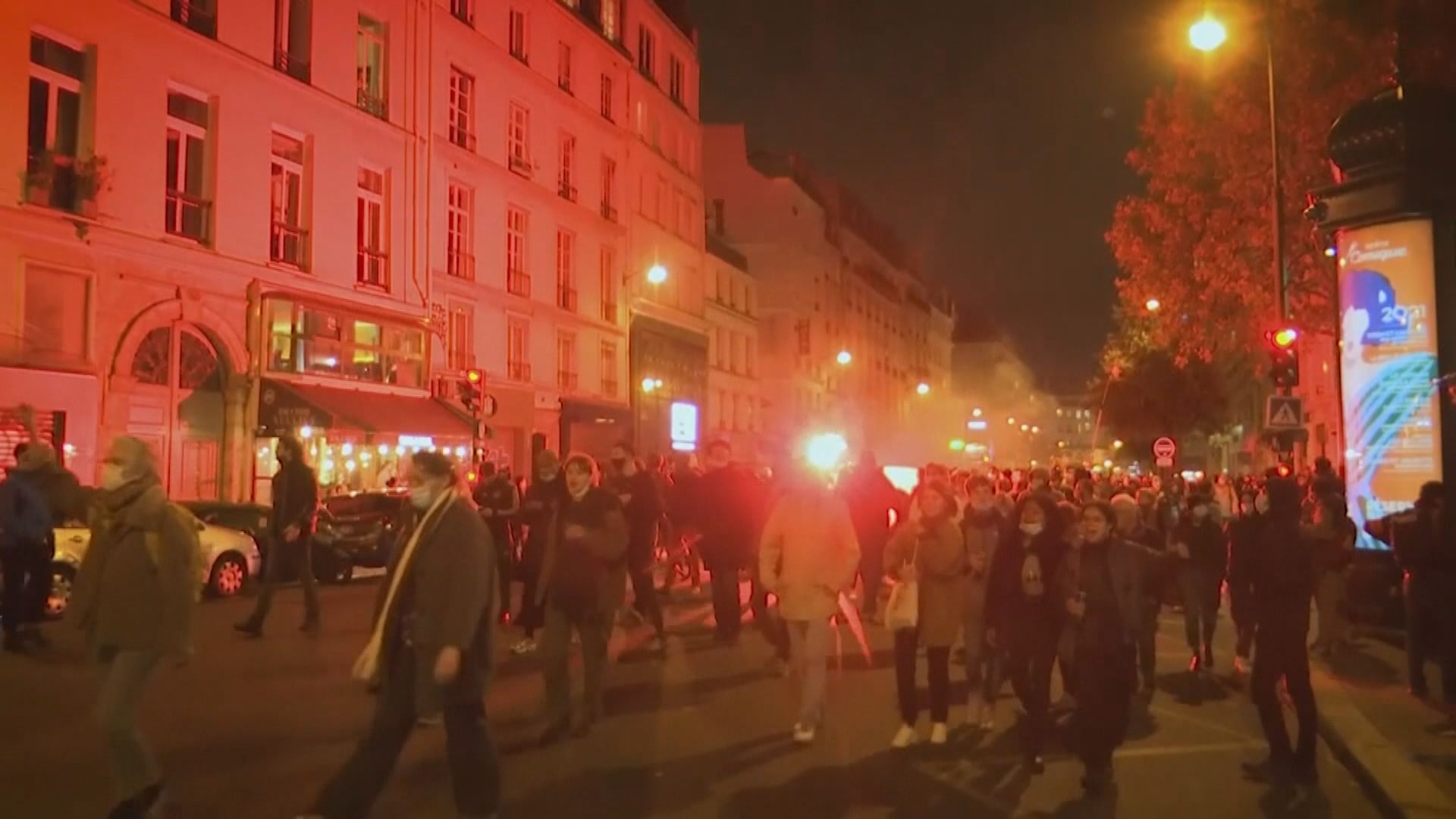 法國再實施全國封鎖前有民眾上街抗議新措施