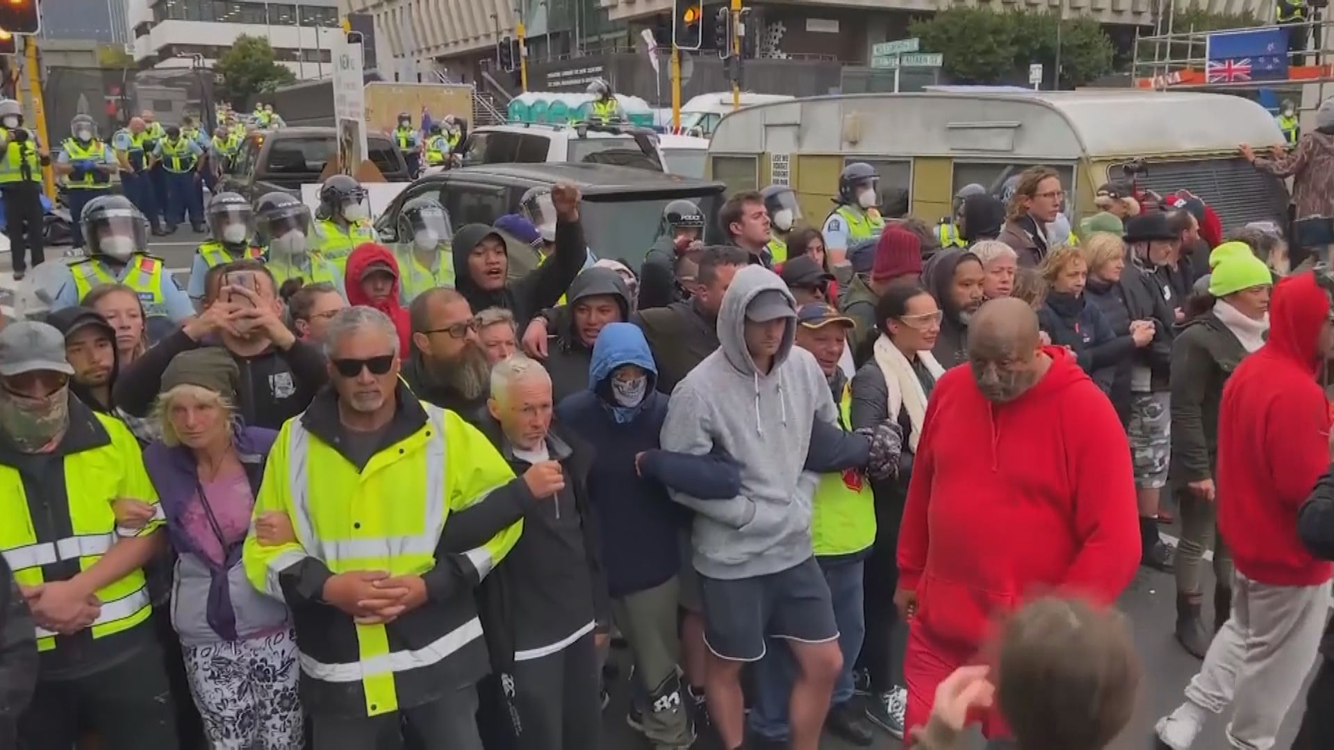新西蘭警方驅散反接種疫苗示威者　拘至少60人