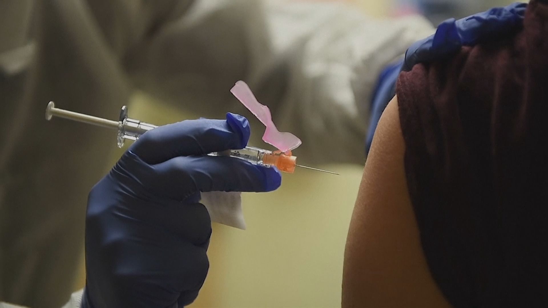 澳航稱新冠疫苗廣泛應用後將強制要求旅客接種