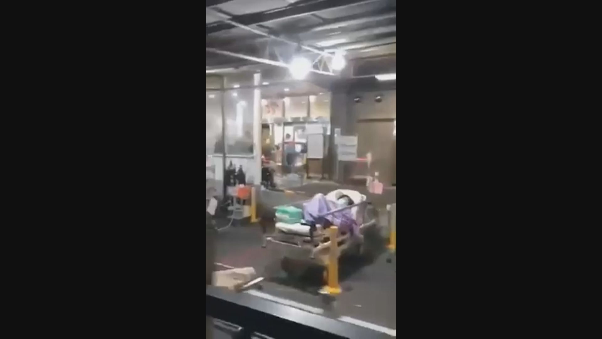 台灣新北有醫院傳設室外病房收病人遭炮轟