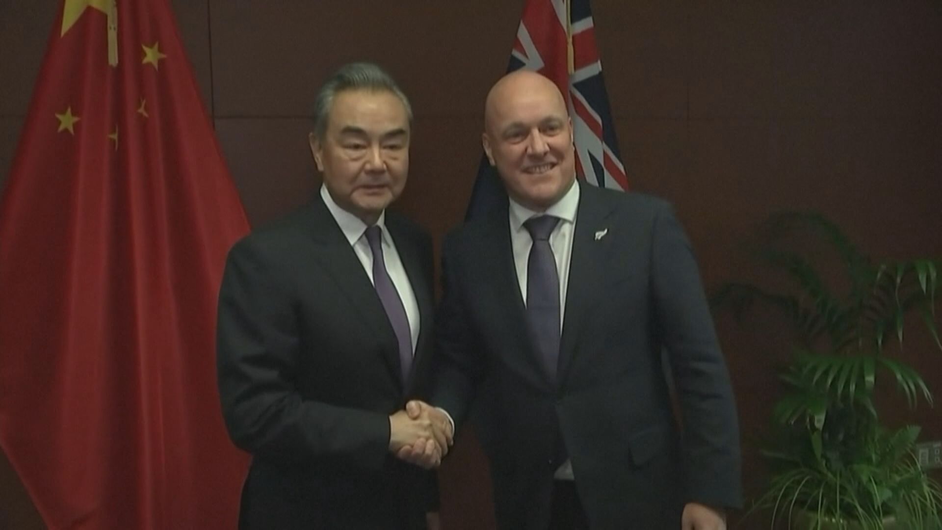 王毅與新西蘭總理拉克森會面 冀成新西蘭可靠戰略合作伙伴