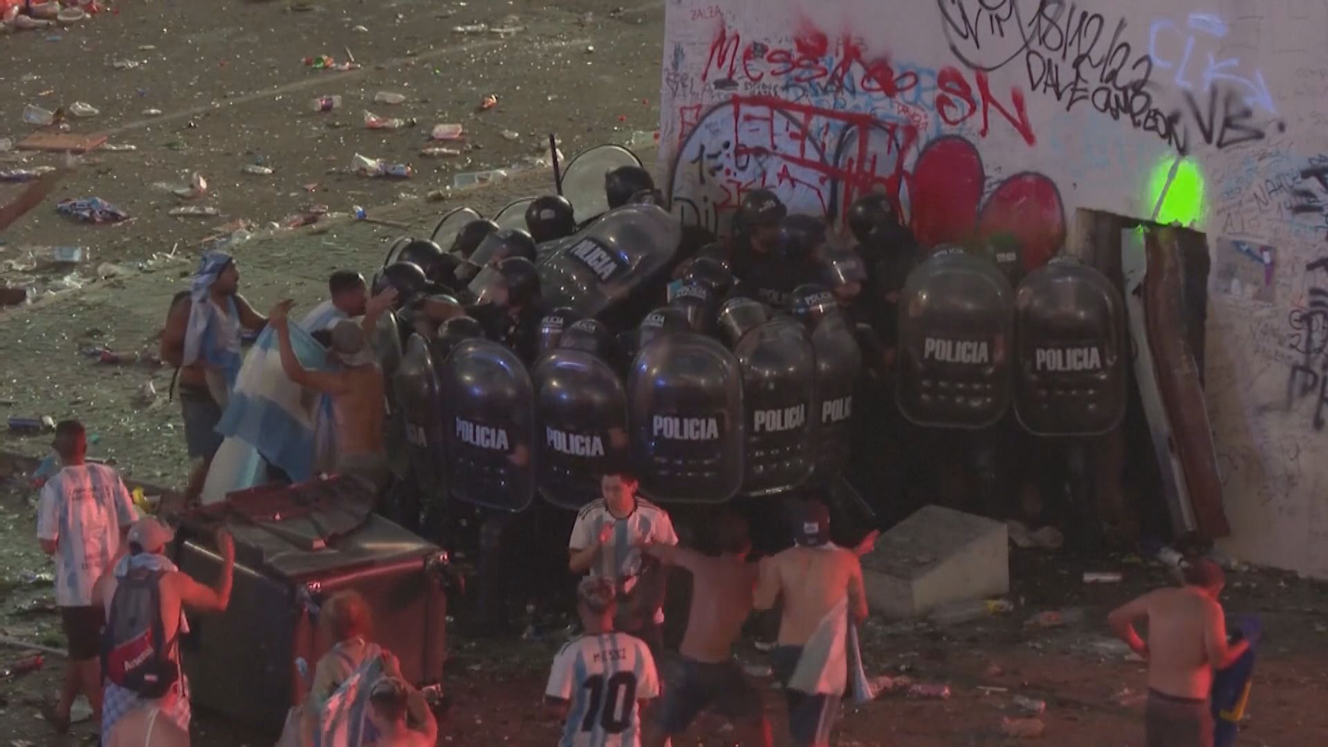 阿根廷國家隊勝利巡遊提早結束引發騷亂