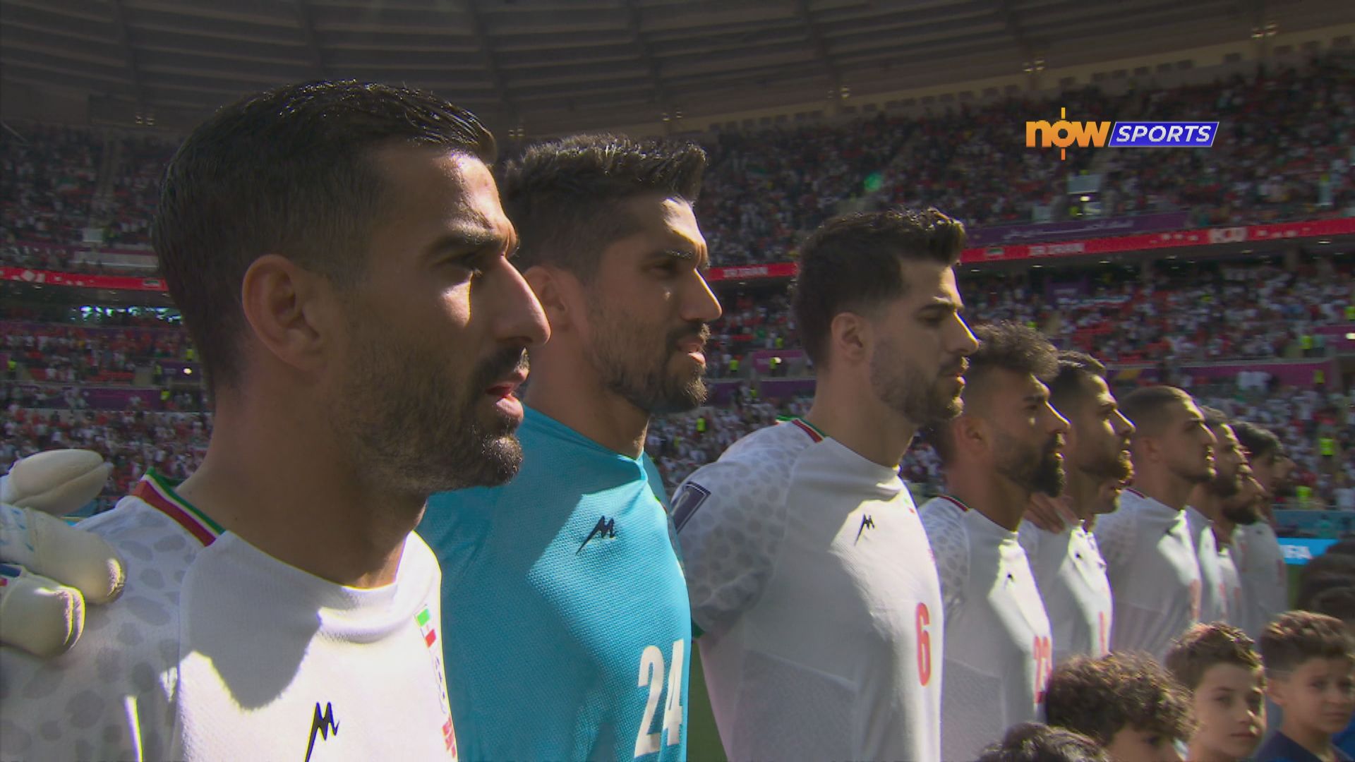 伊朗球員賽前播放國歌期間有跟隨一起唱