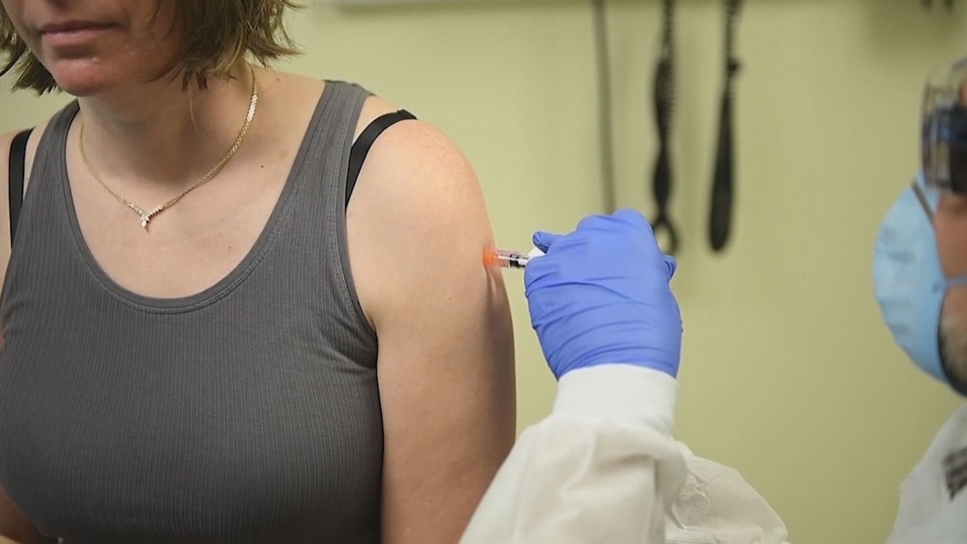 世衛料新冠病毒疫苗明年中始廣泛接種