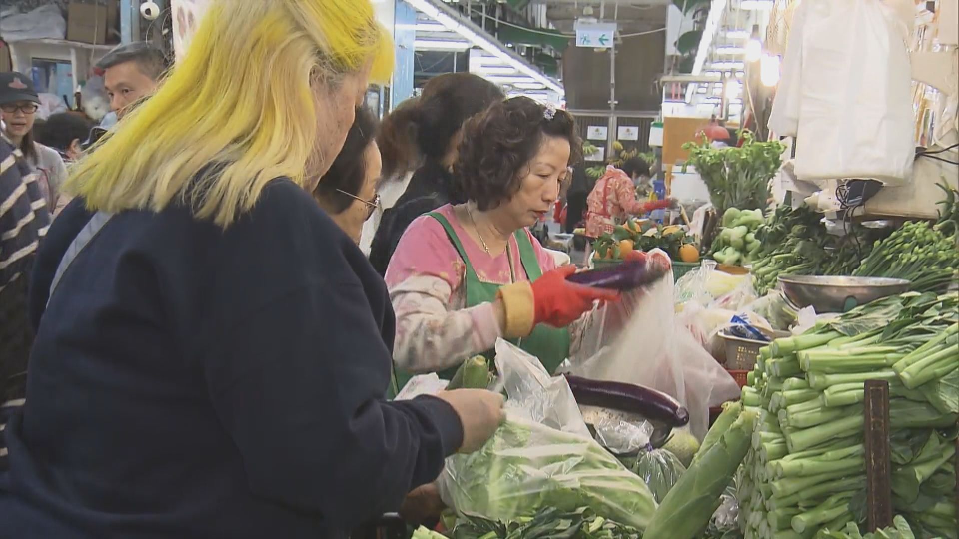 冬至不少市民到街市買餸「做冬」