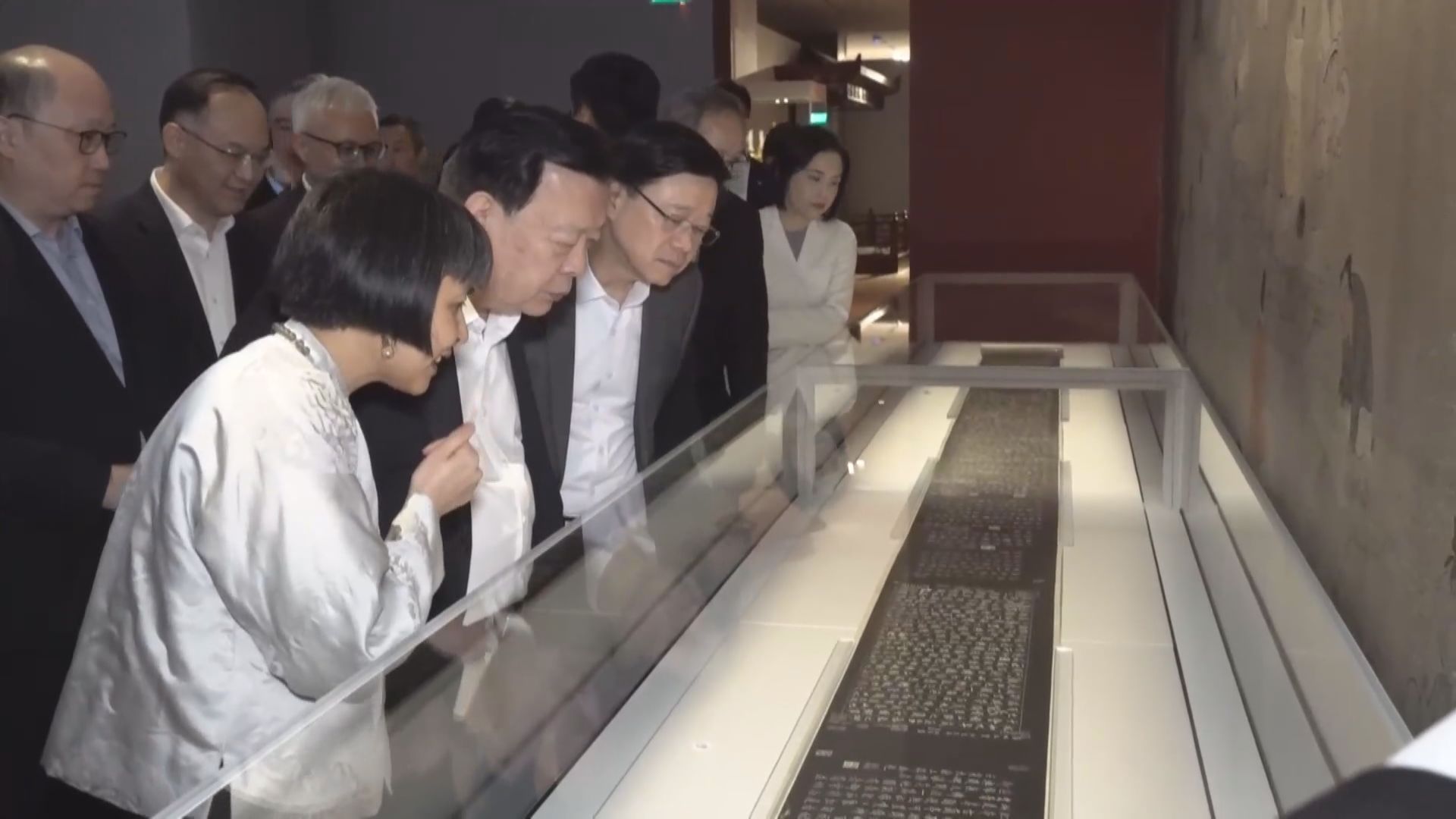 夏寶龍訪故宮博物館與青年交流 特首辦會見經濟學者
