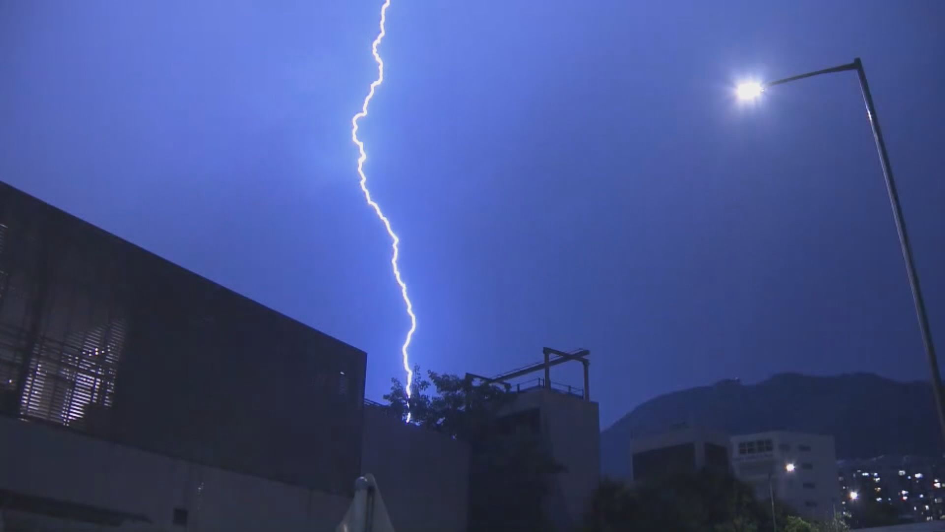 天文台發出黃色暴雨警告信號