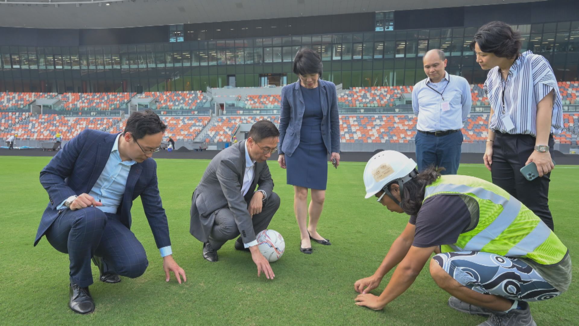 楊潤雄檢視啟德體育園試業活動預備工作