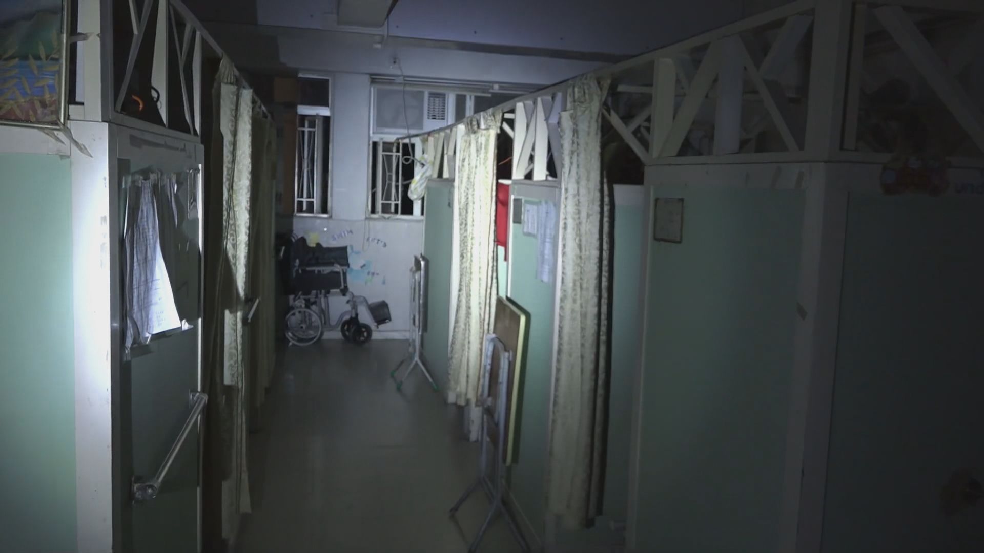 益豐大廈停電｜護老院後備電耗盡向傳媒借燈照明煮食　負責人︰無關愛隊上來