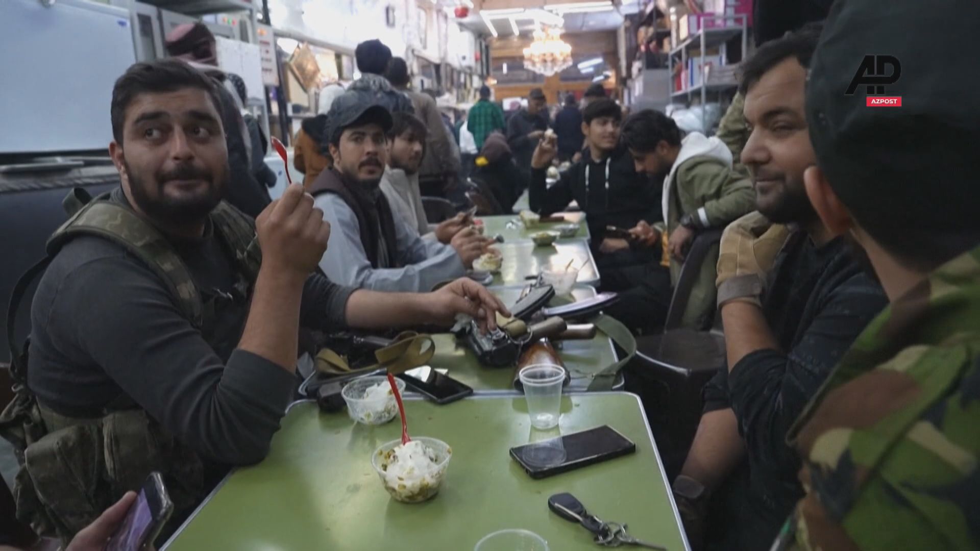 敘利亞民眾時隔多年重回大馬士革　直奔雪糕店久違一嚐「家鄉味」